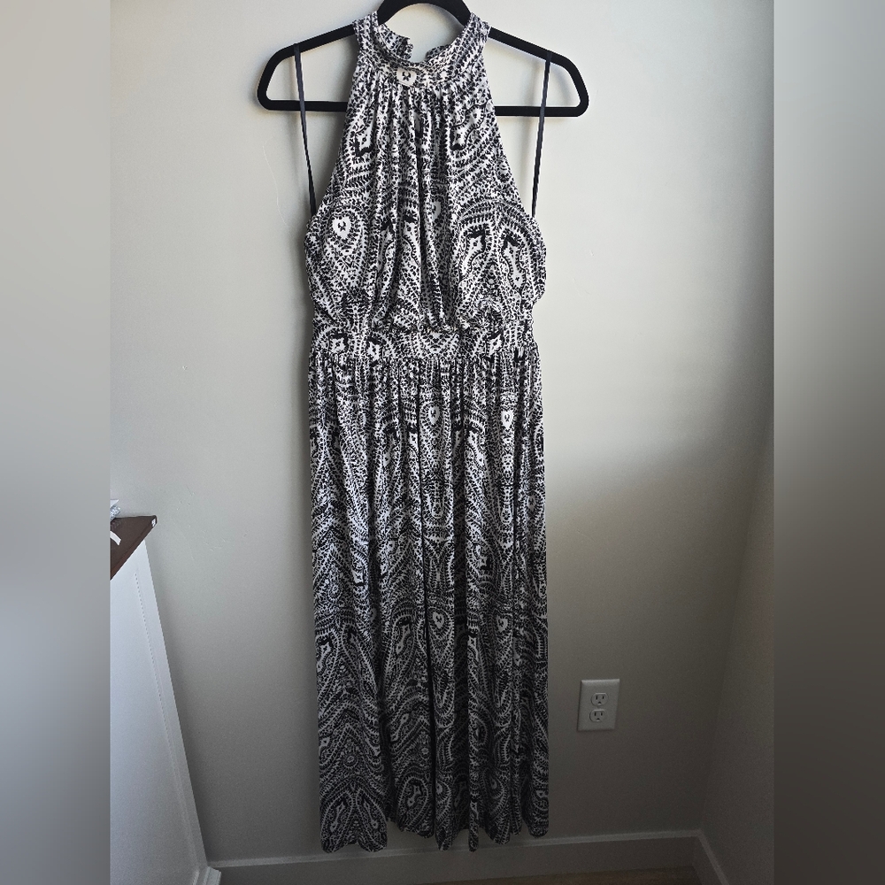 Elegant Black and White Patterned Dress